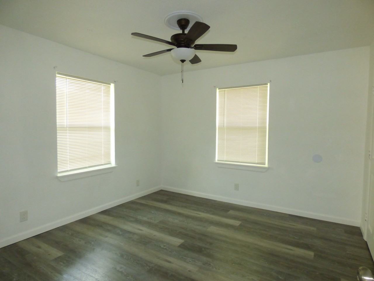 811 Texas Ave - Photo 7 of 11