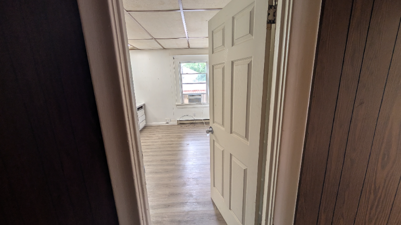 1235 32nd St - Photo 3 of 4