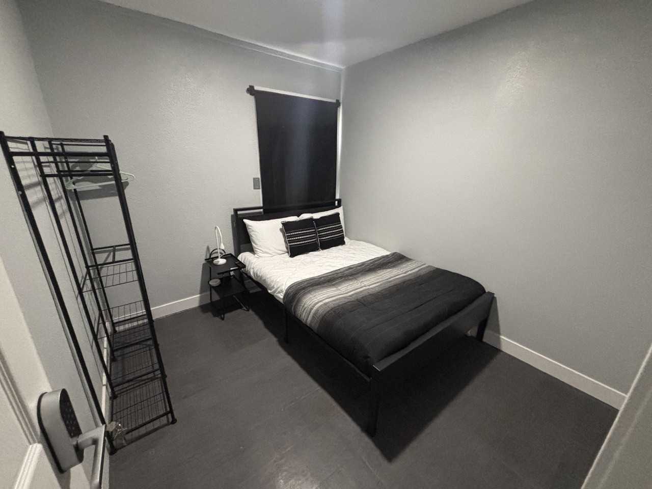 151 Manganese St - Photo 2 of 4