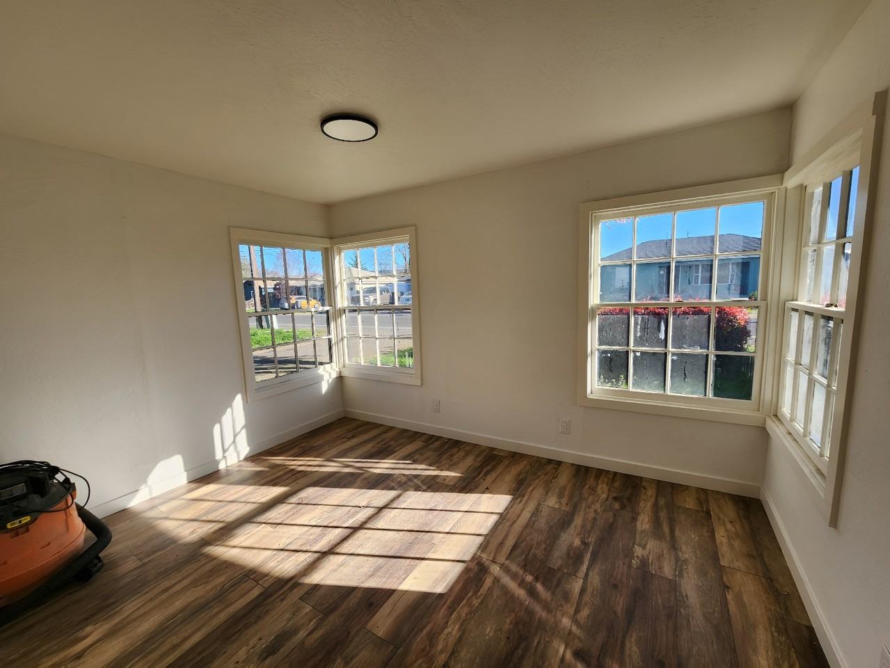 105 Elk St - Photo 4 of 13