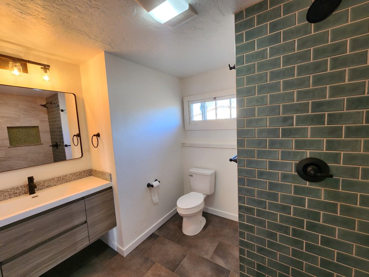 105 Elk St - Photo 5 of 13
