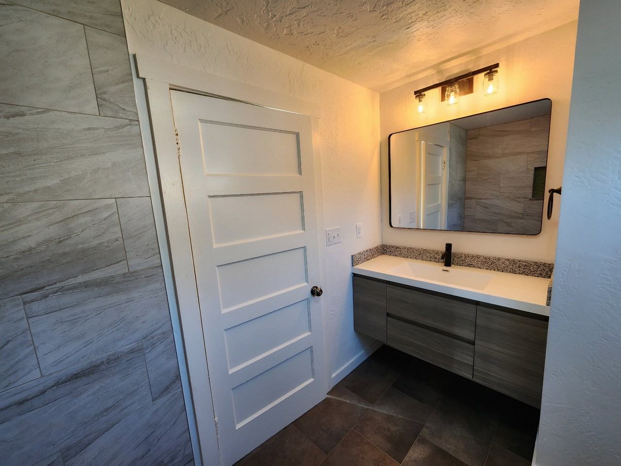 105 Elk St - Photo 6 of 13