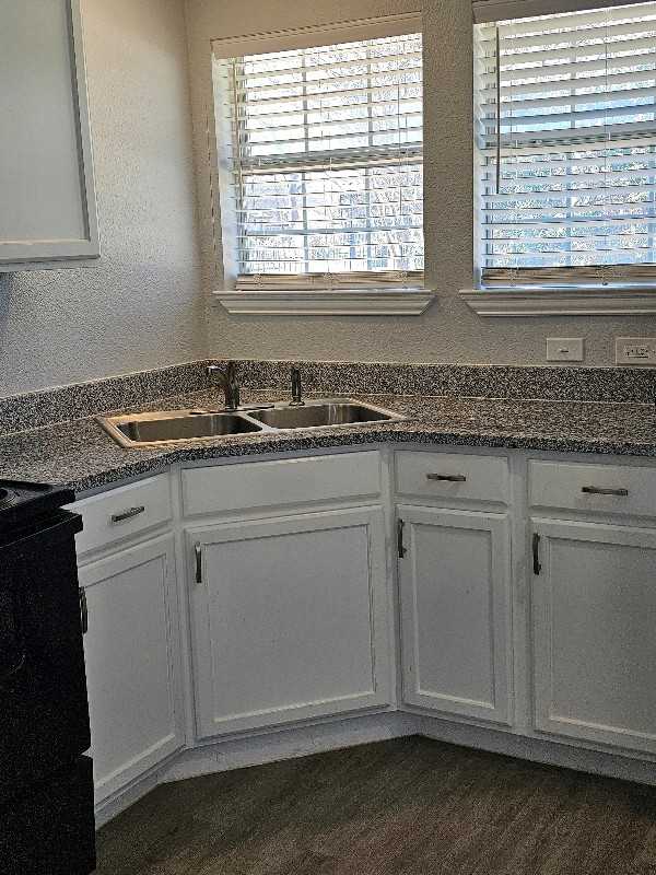 1602 M Ave - Photo 5 of 16