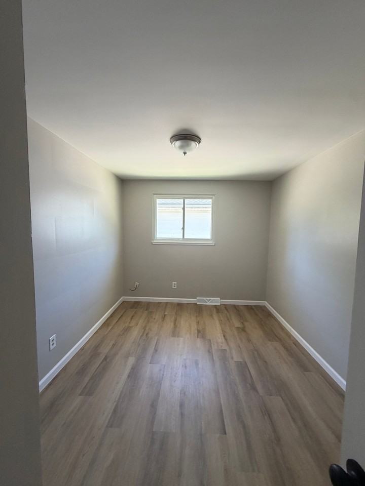 5556 Andover Blvd - Photo 3 of 8