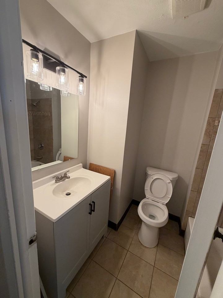 5556 Andover Blvd - Photo 4 of 8