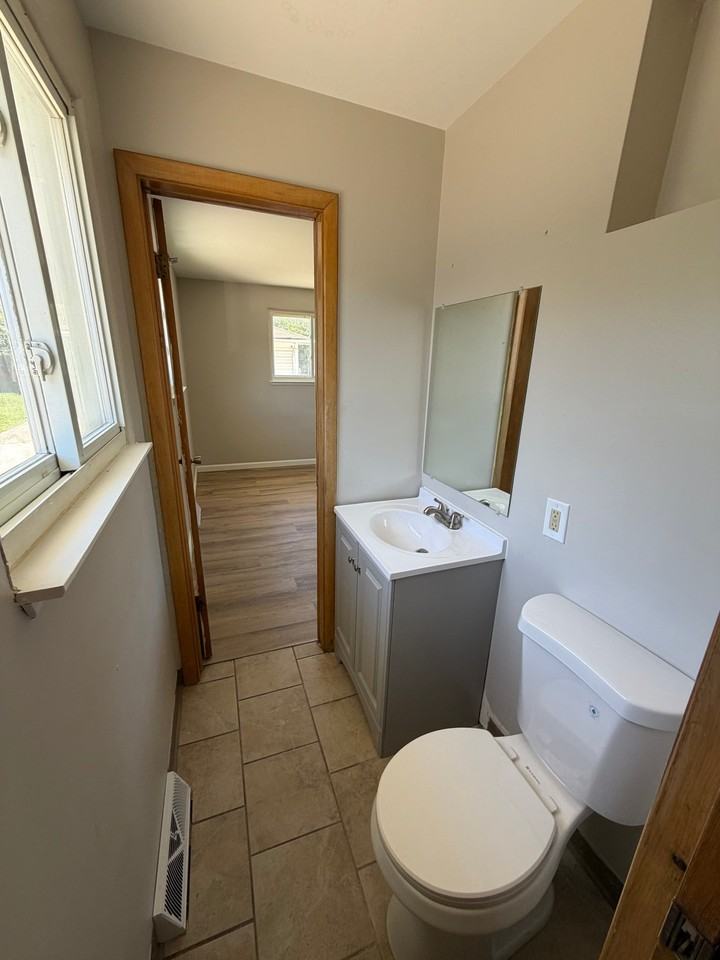 5556 Andover Blvd - Photo 5 of 8