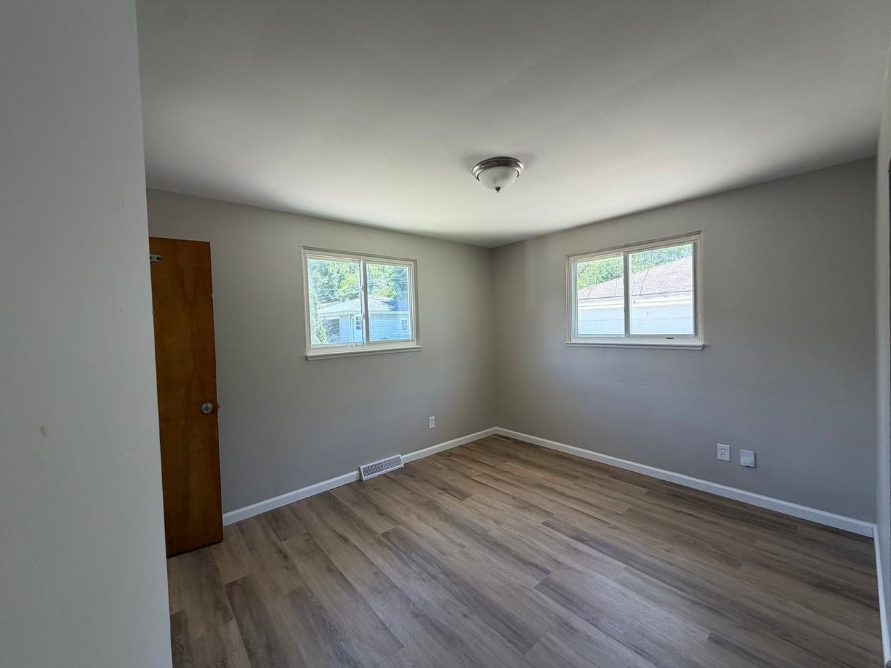 5556 Andover Blvd - Photo 6 of 8