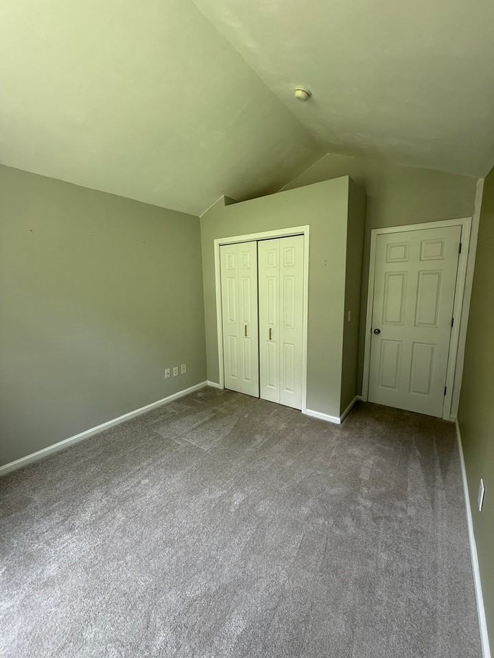 207 Staples St - Photo 3 of 10