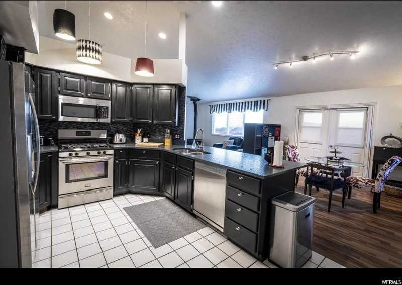 10167 N Cottonwood Dr - Photo 3 of 16