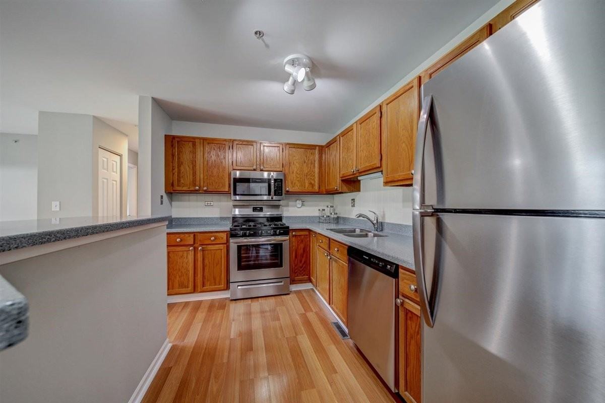 5S530 Scots Dr #18F - Photo 5 of 19