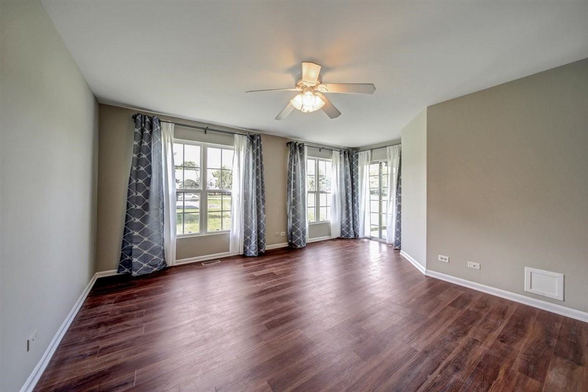 5S530 Scots Dr #18F - Photo 7 of 19