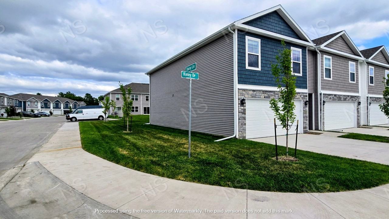 523 Kinley Dr - Photo 2 of 20