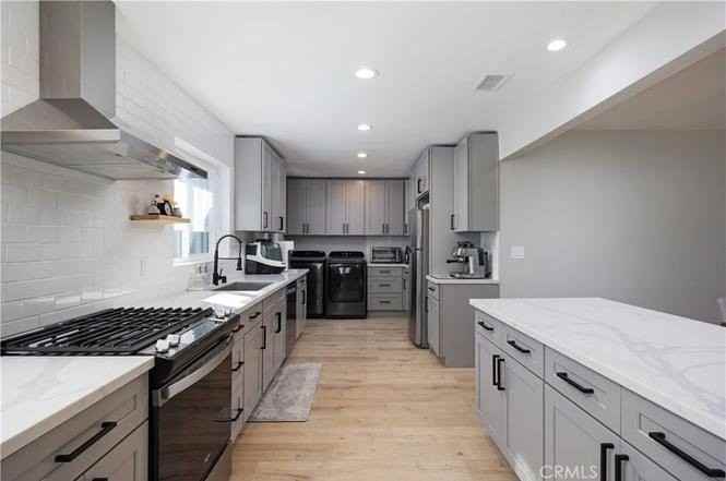1012 E 46th St - Photo 6 of 30