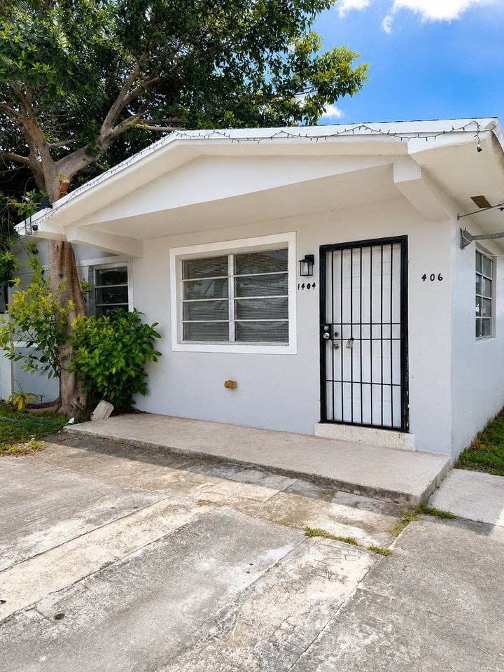 1404 Nw 60th St #A - Photo 2 of 10