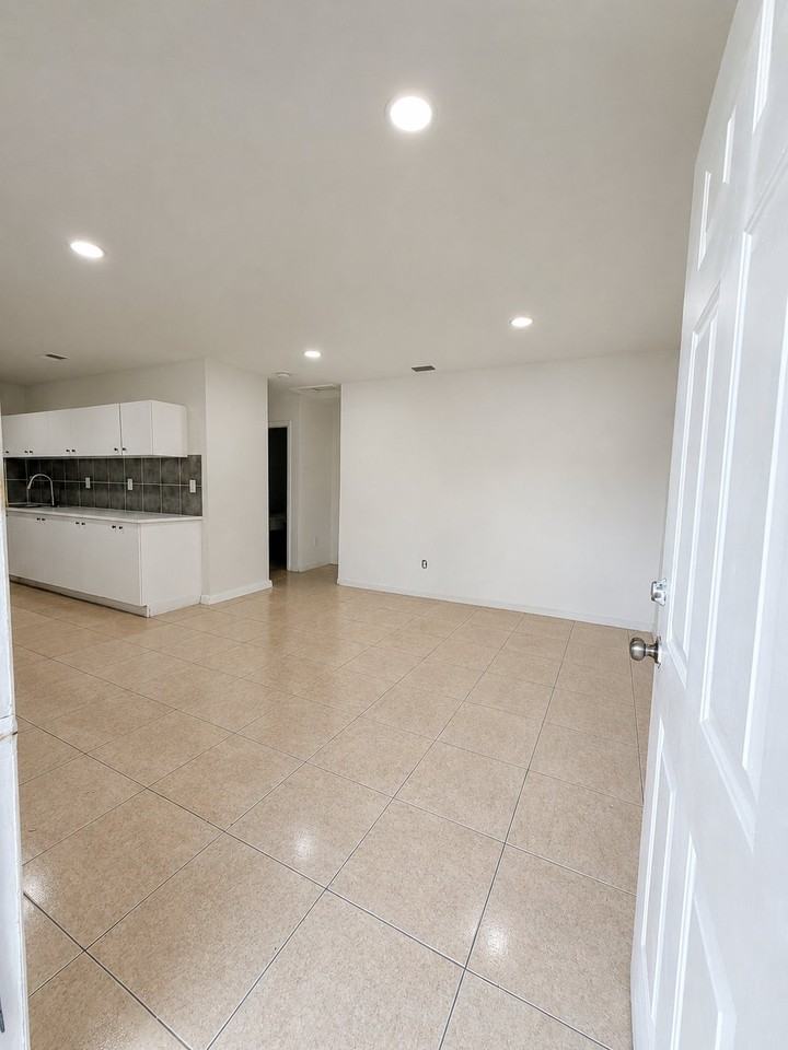 1404 Nw 60th St #A - Photo 3 of 10