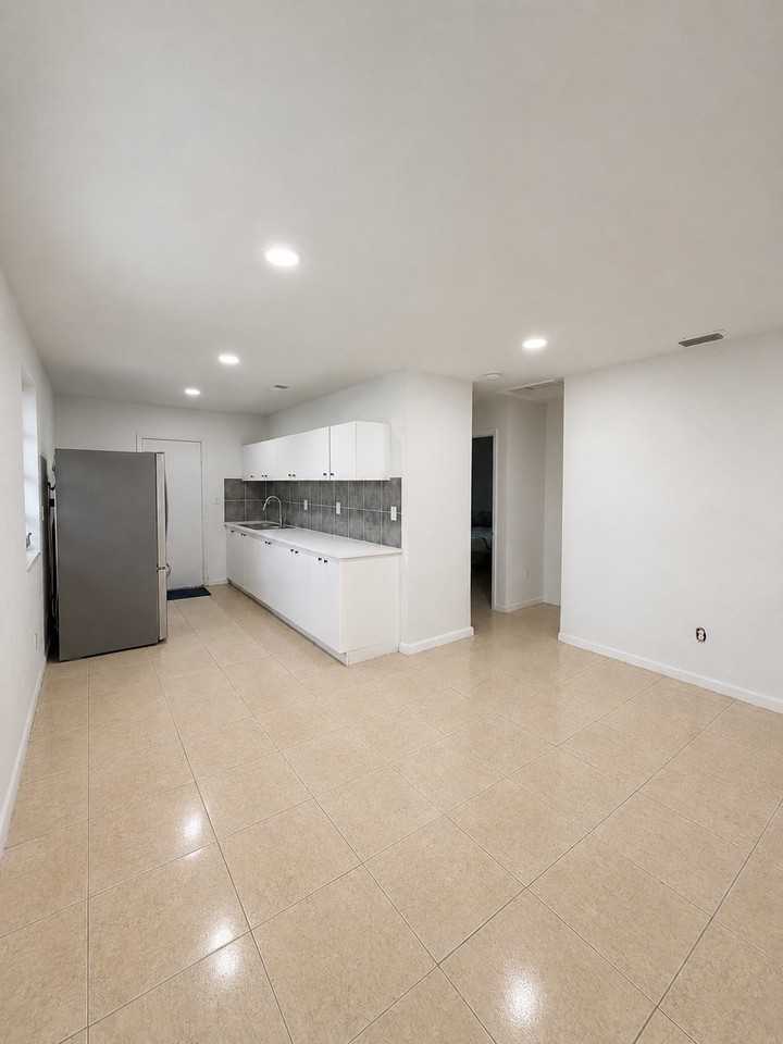 1404 Nw 60th St #A - Photo 4 of 10