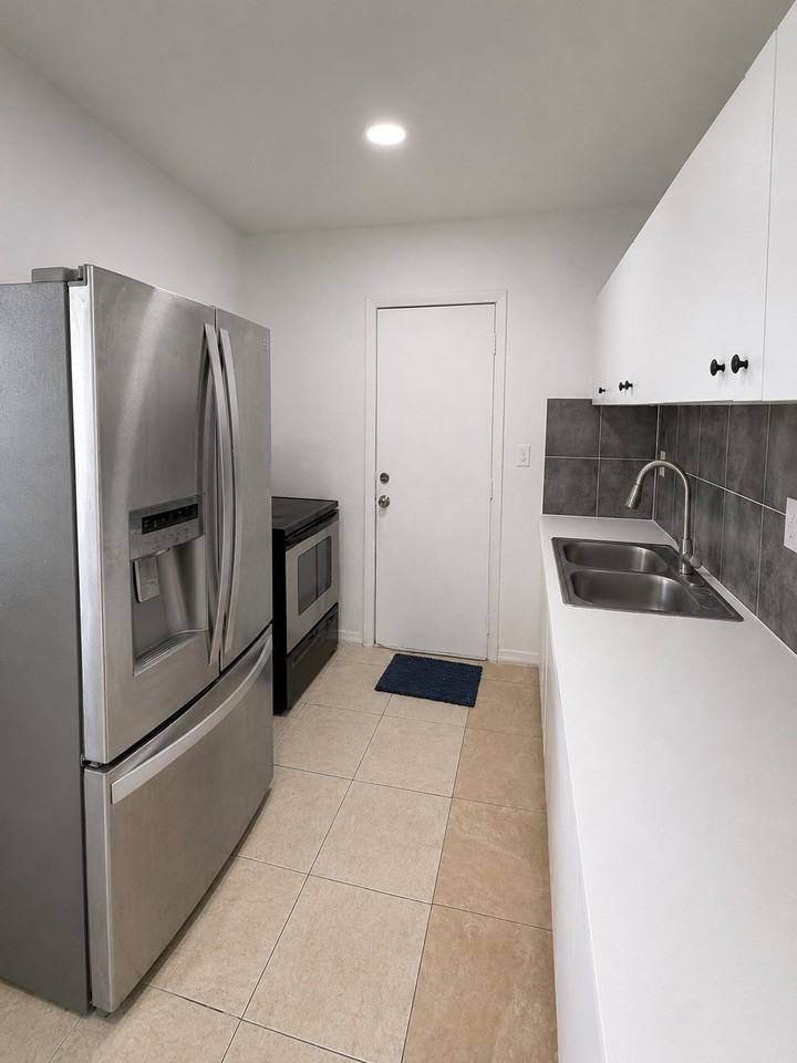 1404 Nw 60th St #A - Photo 5 of 10