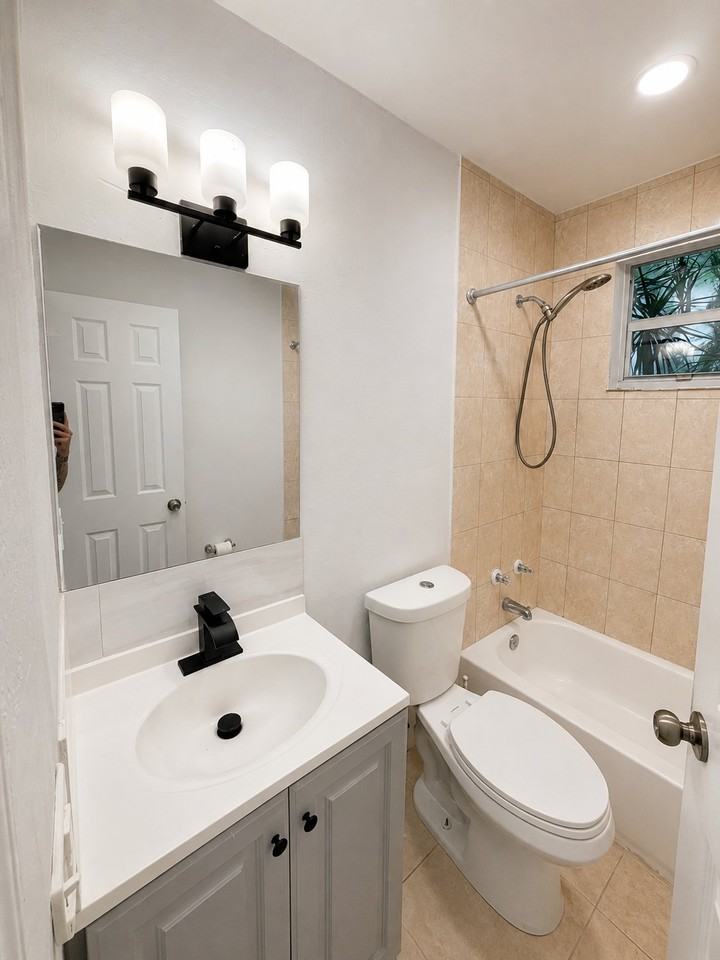 1404 Nw 60th St #A - Photo 7 of 10