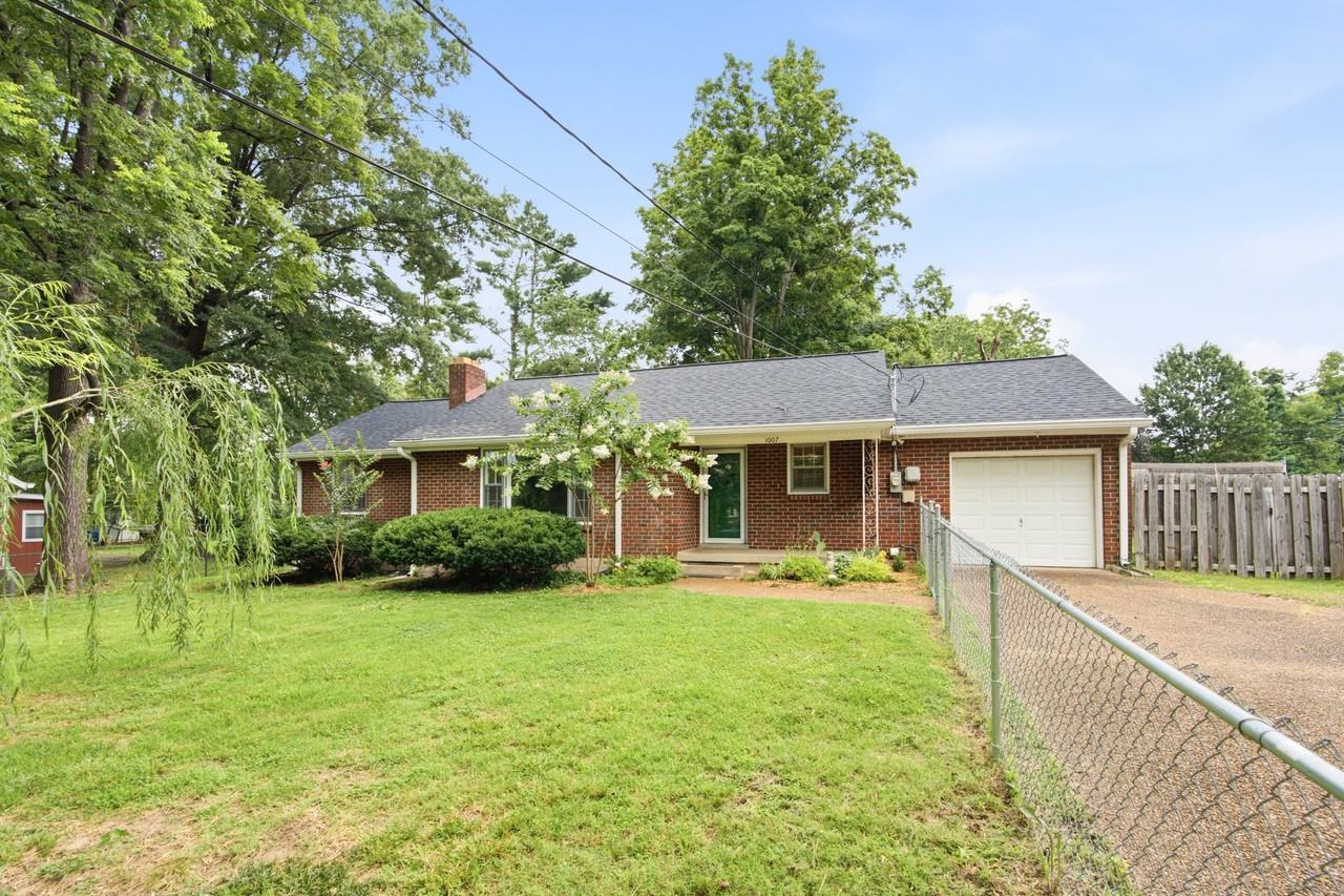 1007 Fowler St - Photo 3 of 19