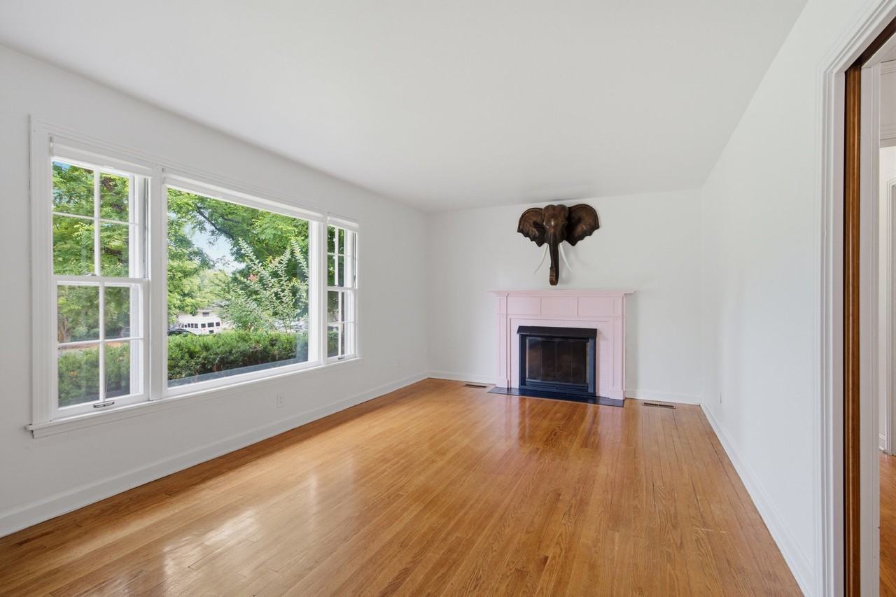 1007 Fowler St - Photo 4 of 19