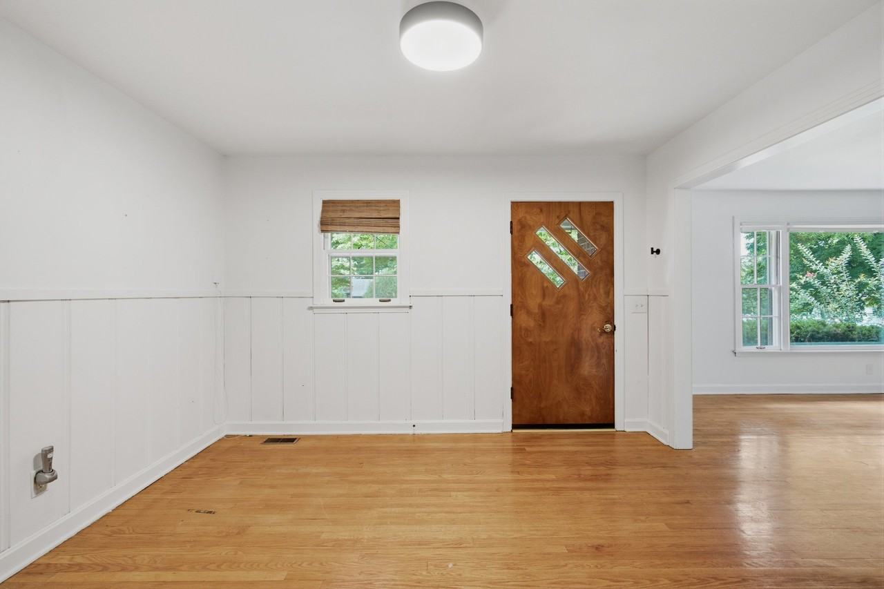 1007 Fowler St - Photo 5 of 19