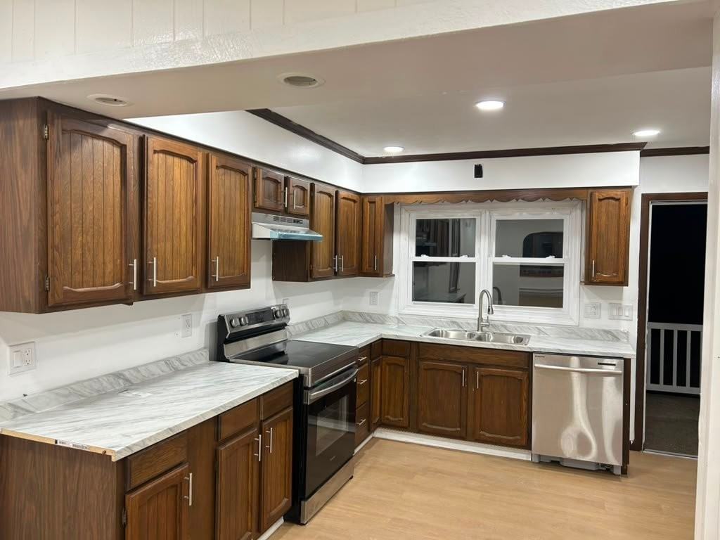 709 Scott St - Photo 5 of 7