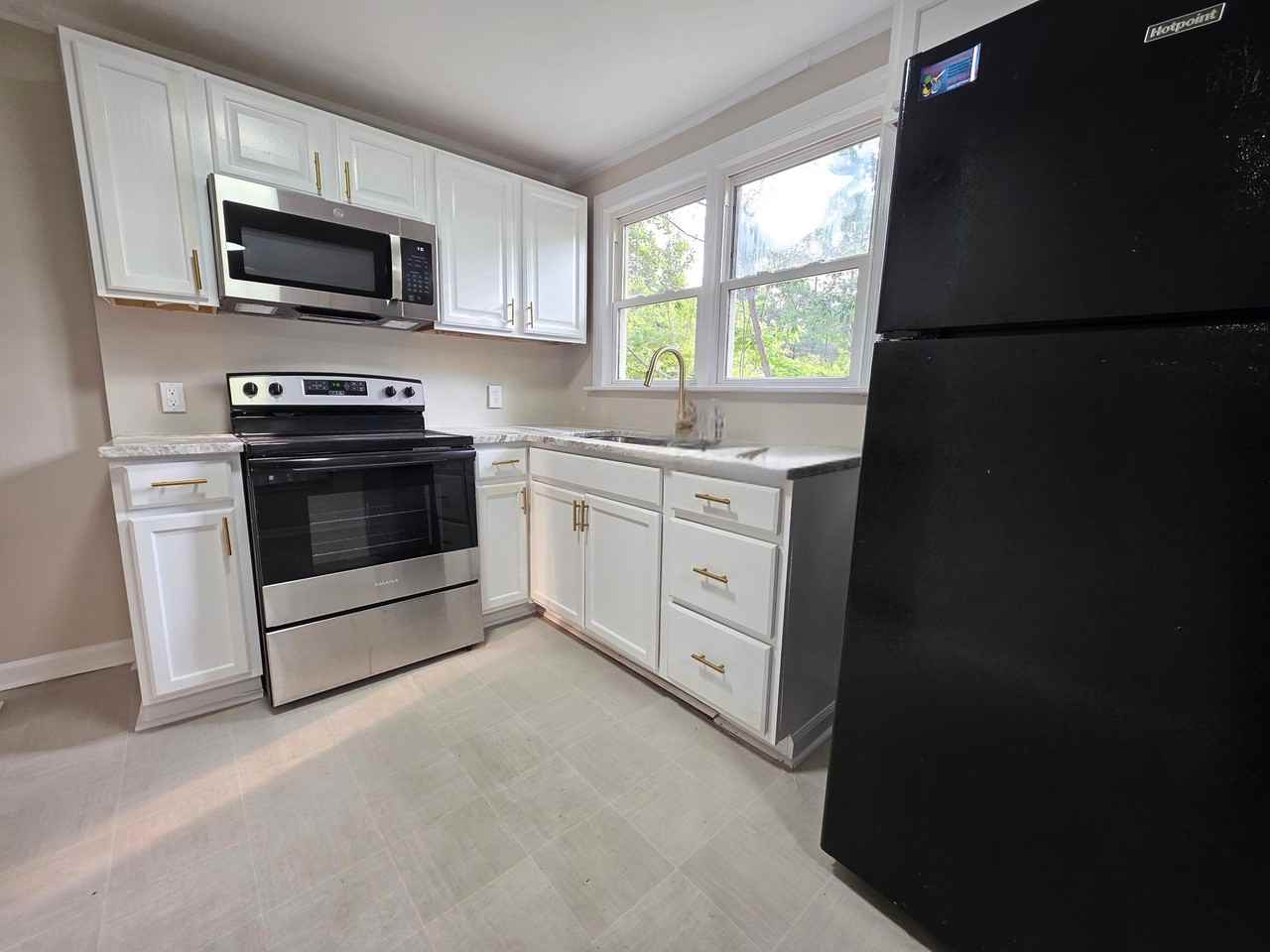 104 Archdale Dr - Photo 2 of 18