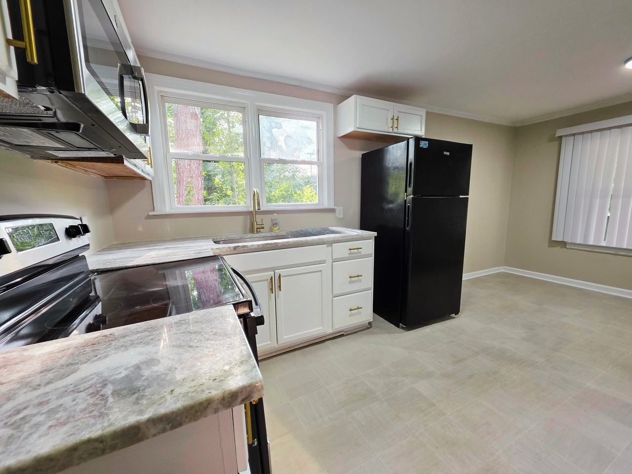 104 Archdale Dr - Photo 3 of 18