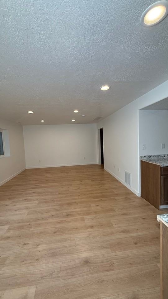 1184 N St - Photo 5 of 20