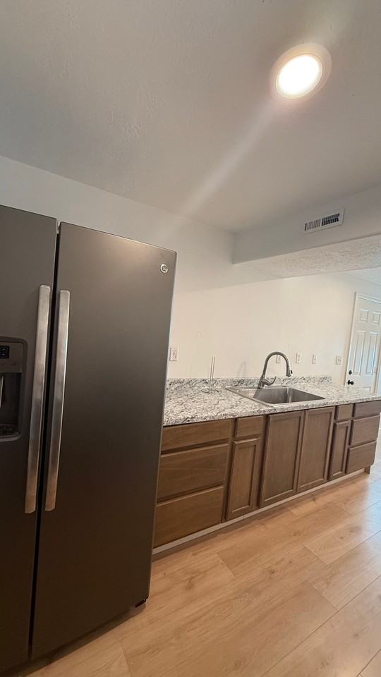 1184 N St - Photo 7 of 20