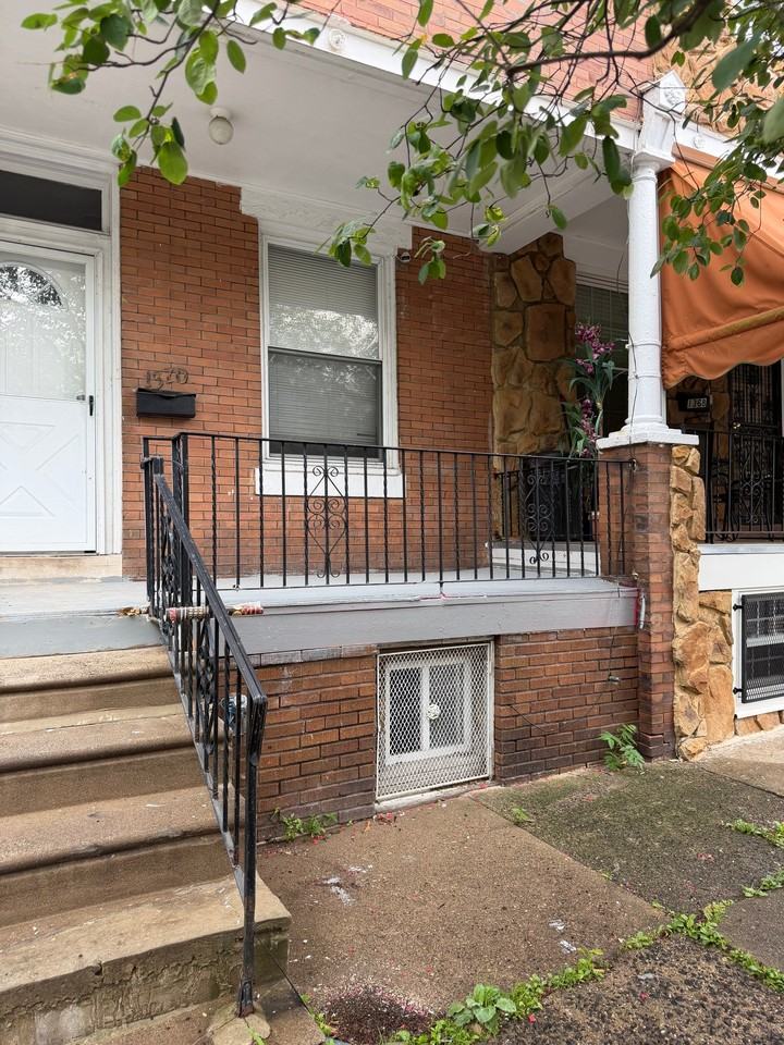 1370 Narragansett St - Photo 2 of 20