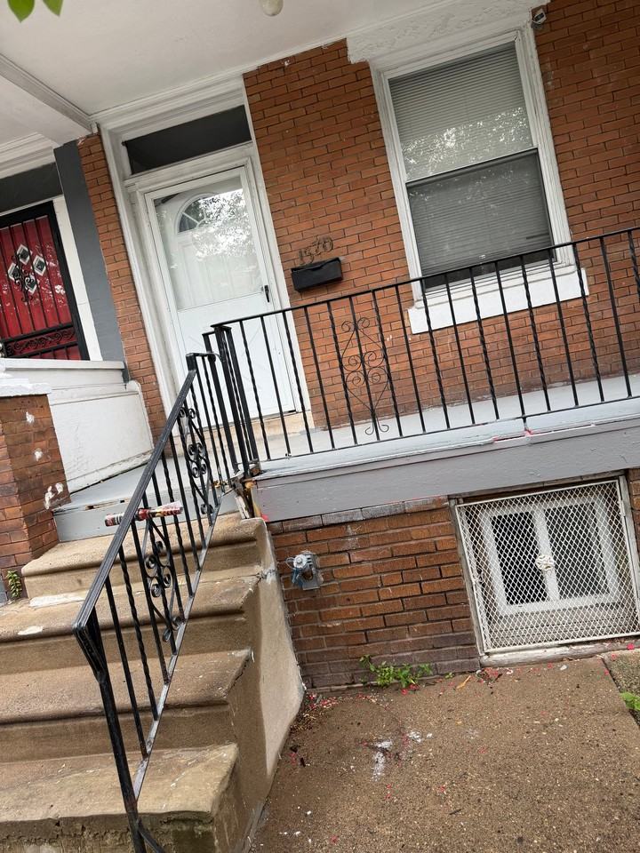 1370 Narragansett St - Photo 3 of 20