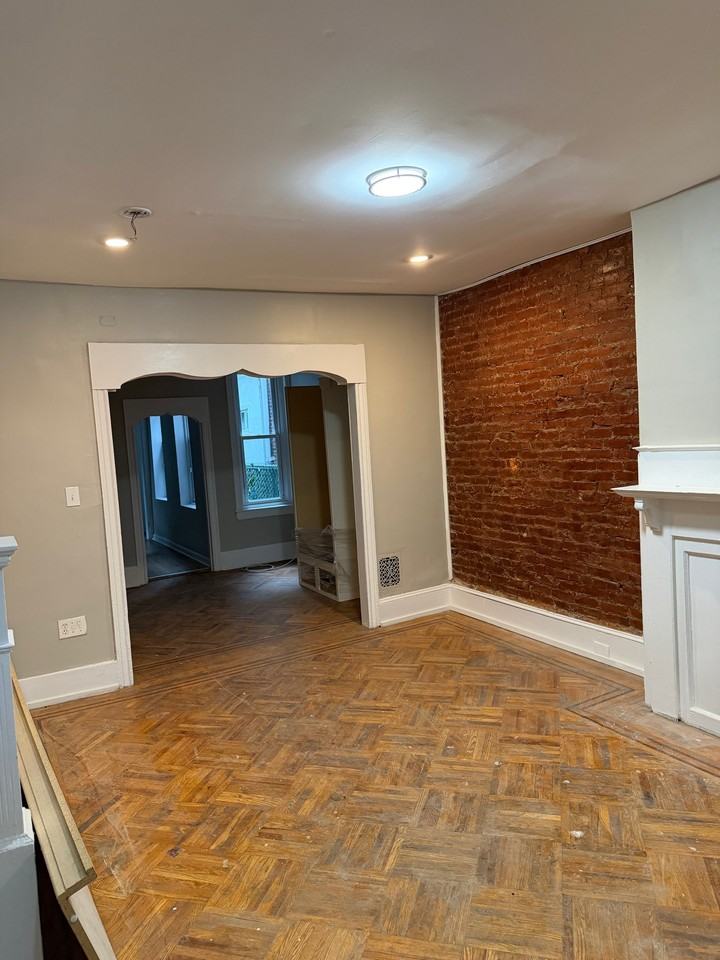 1370 Narragansett St - Photo 4 of 20