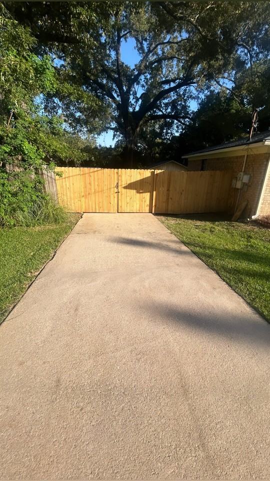 225 Denise Ln - Photo 2 of 24