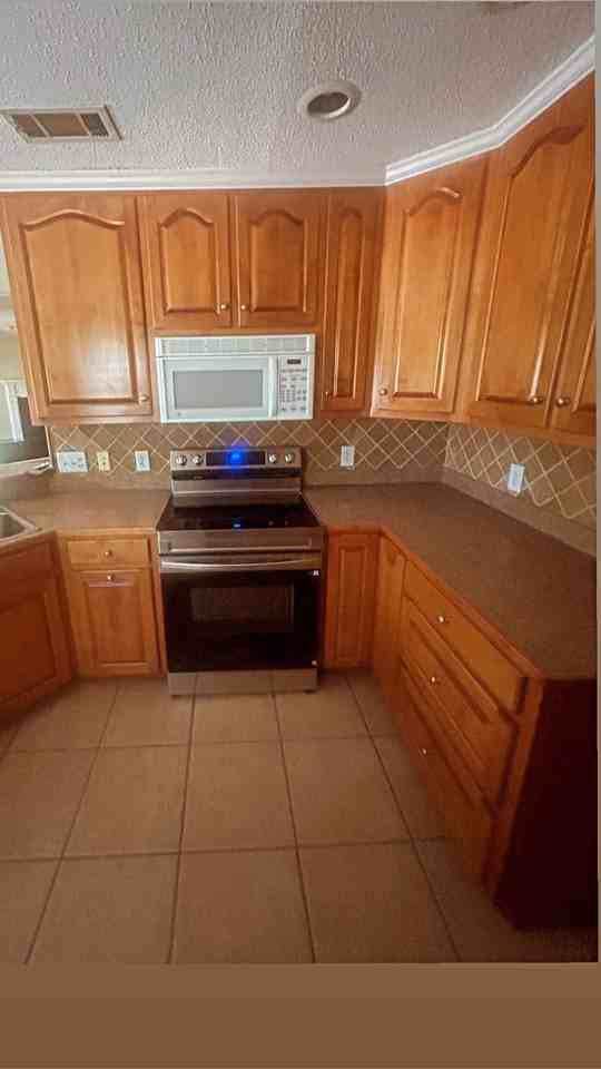 225 Denise Ln - Photo 6 of 24
