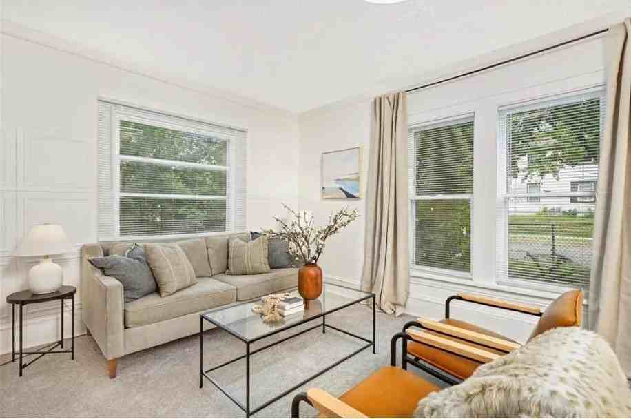 1501 Logan Ave N - Photo 4 of 11