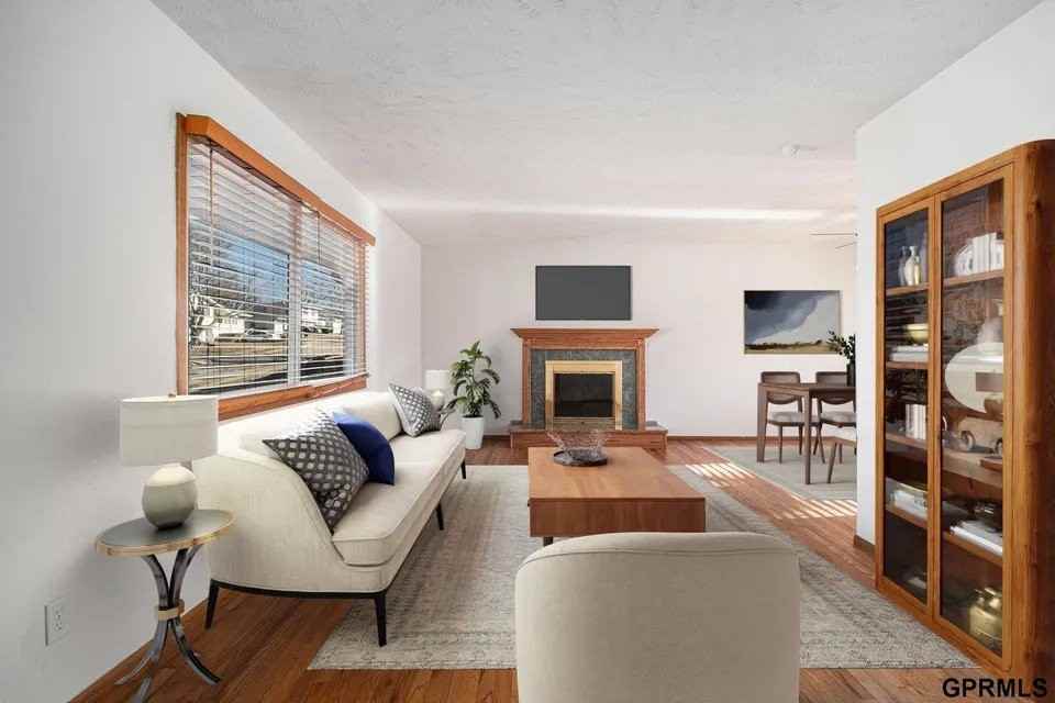 10021 Pinkney St - Photo 4 of 11