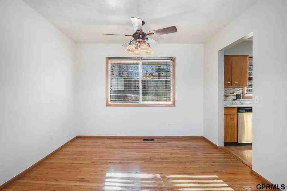 10021 Pinkney St - Photo 5 of 11