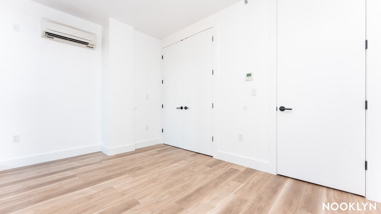 303 Wythe Ave #404 - Photo 5 of 20