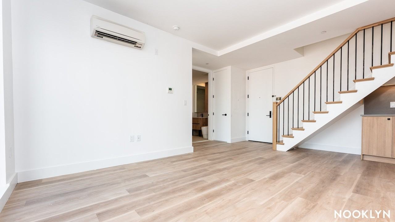 303 Wythe Ave #404 - Photo 6 of 20