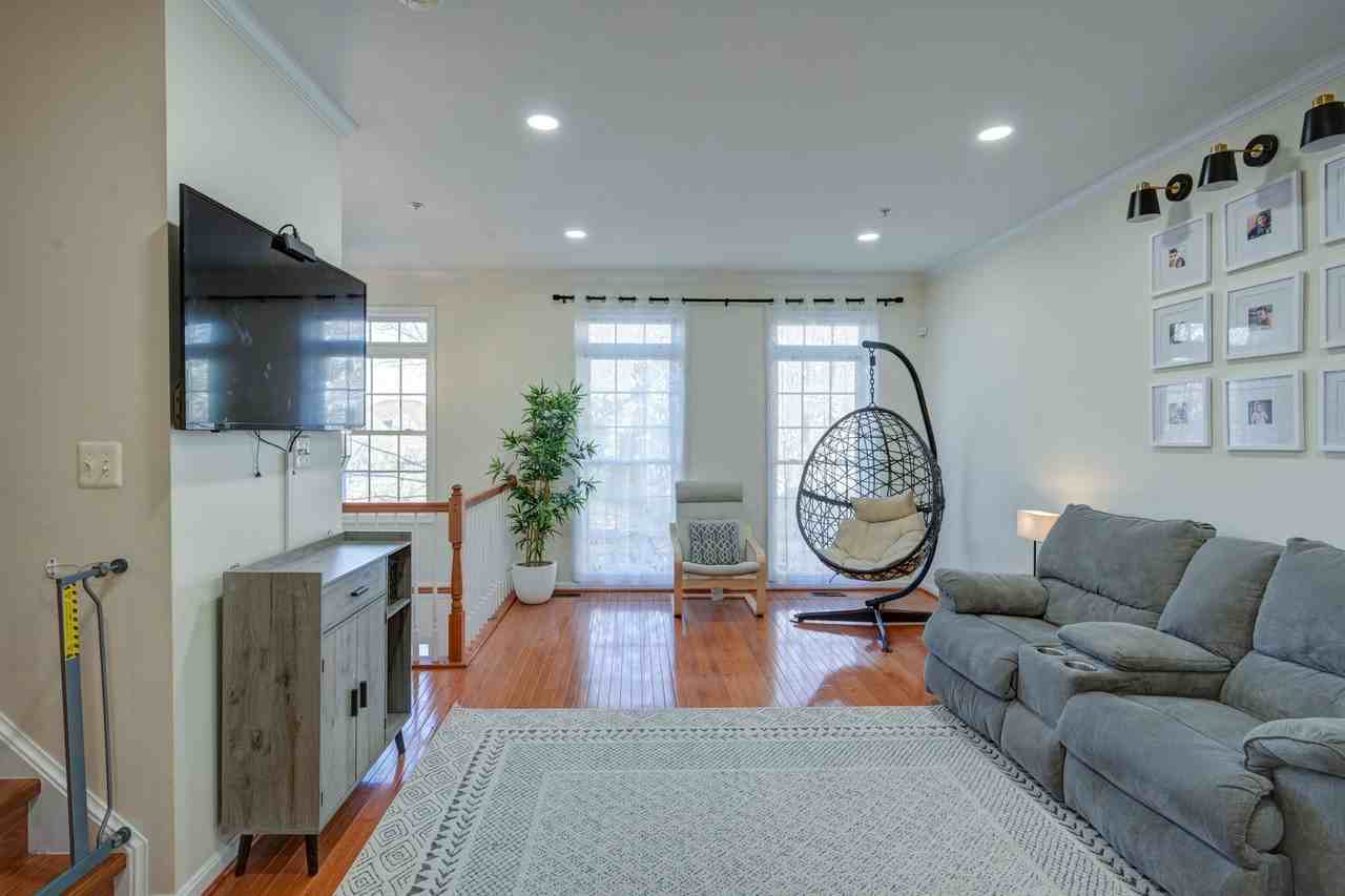 8827 Montjoy Pl - Photo 6 of 20