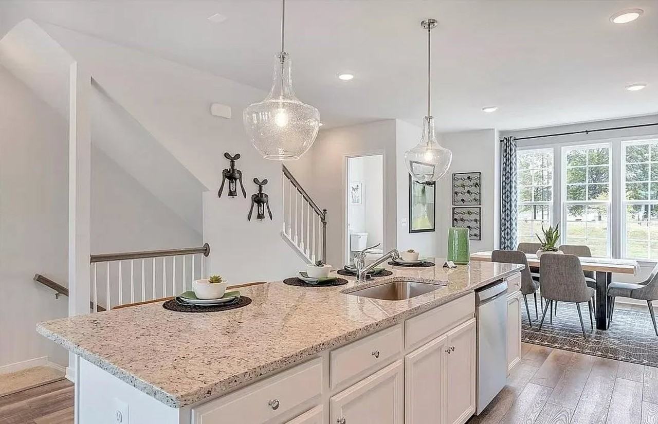 516 Sybil St - Photo 6 of 12