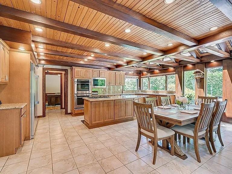9 King Arthurs Ct - Photo 6 of 24