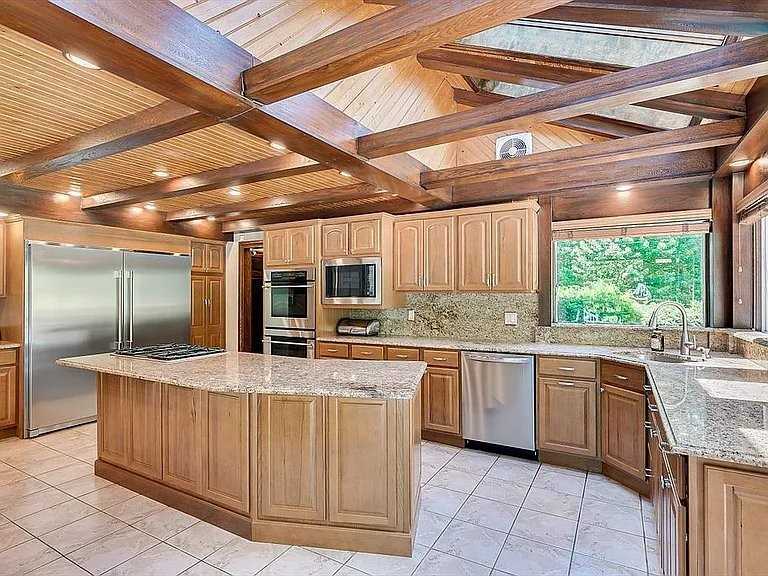 9 King Arthurs Ct - Photo 7 of 24
