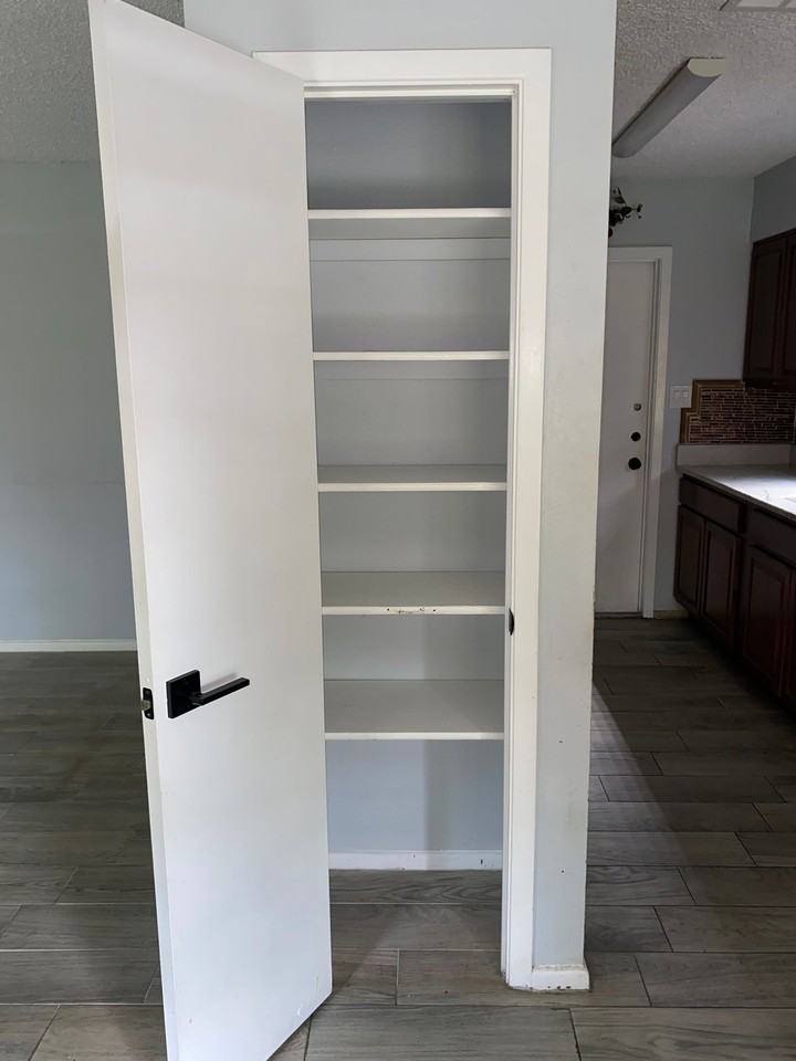 9455 Valley Dale St - Photo 4 of 20