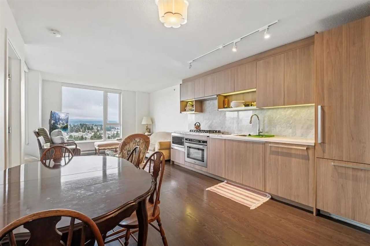 13750 100 Ave - Photo 2 of 16