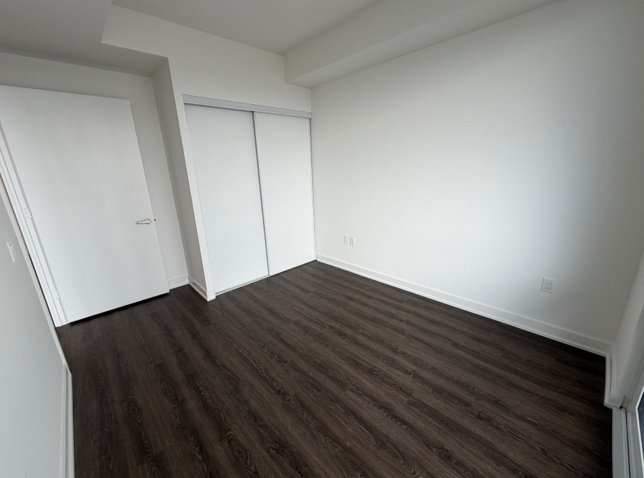 448 Burnhamthorpe Road West #4412 - Photo 5 of 13