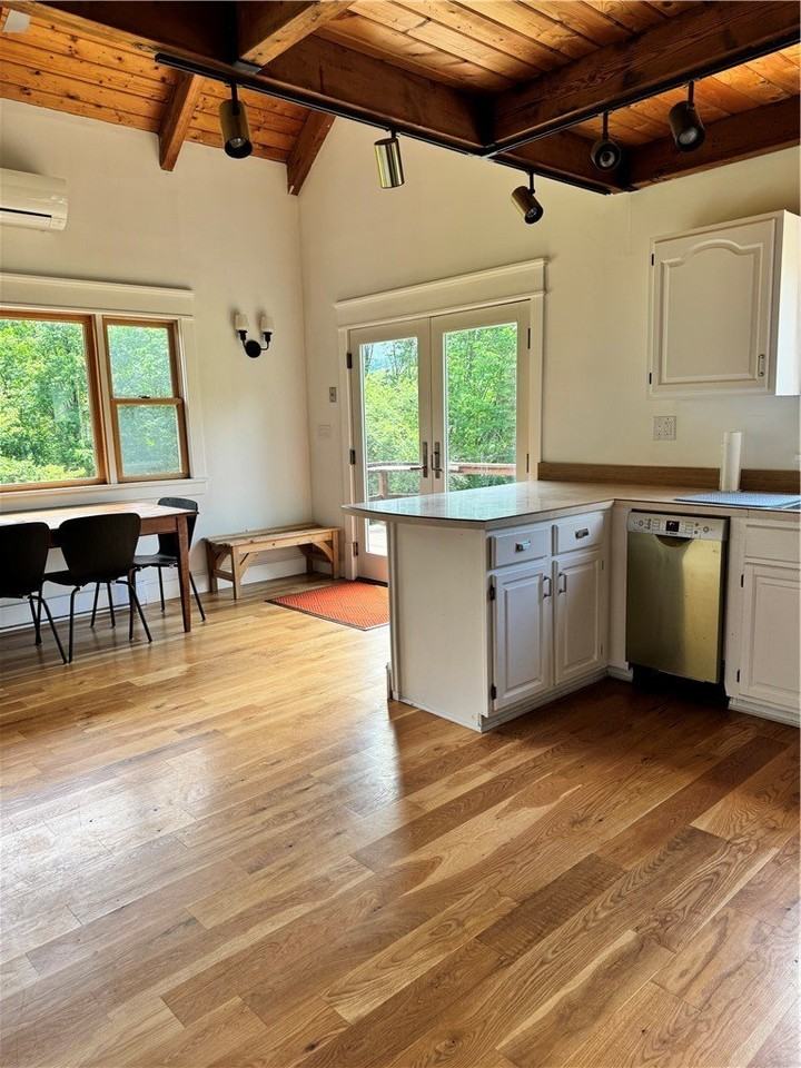 228 Staab Rd - Photo 6 of 31
