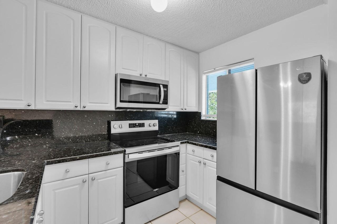 98402 Windward Ave #98402 - Photo 3 of 50