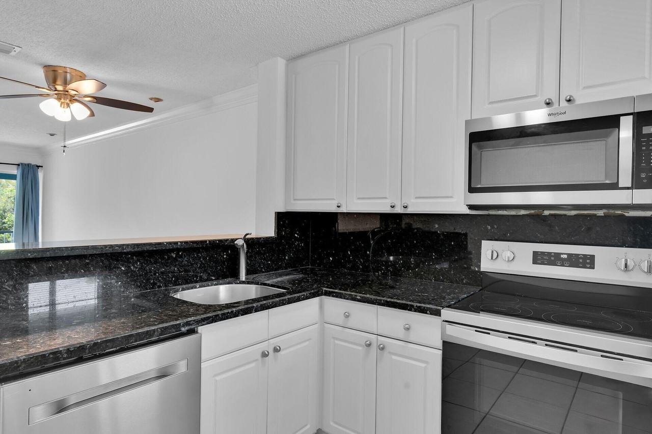 98402 Windward Ave #98402 - Photo 4 of 50